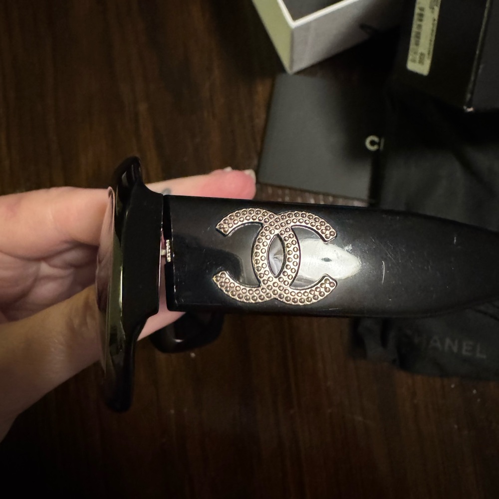 CHANEL Black Sunglasses - Picture 6 of 16